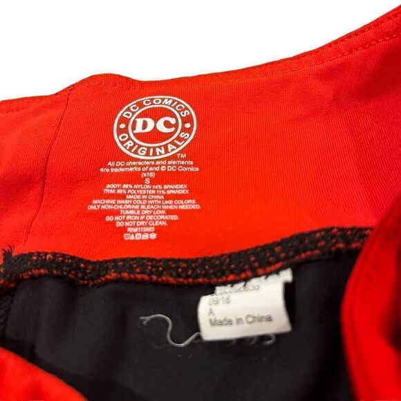 DC Comics Harley Quinn Mad Love Capri Workout Leggings Women’s Small - Picture 4 of 4